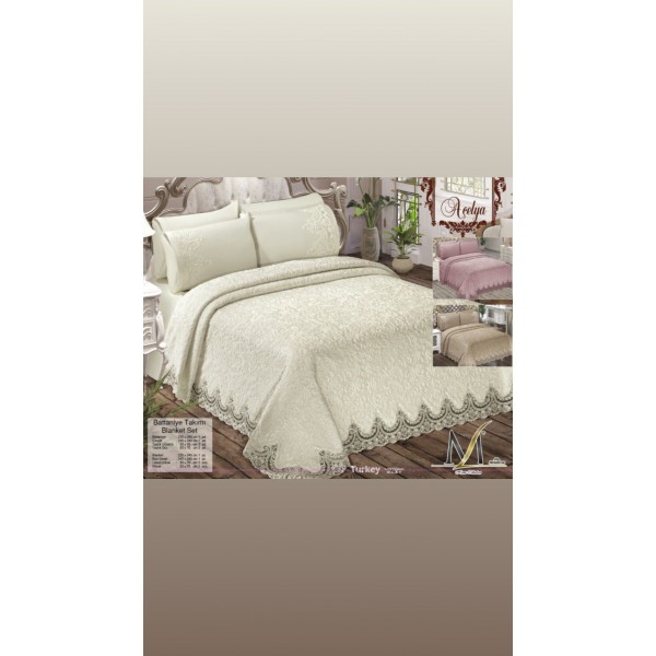 Couvre lit cocooning beige